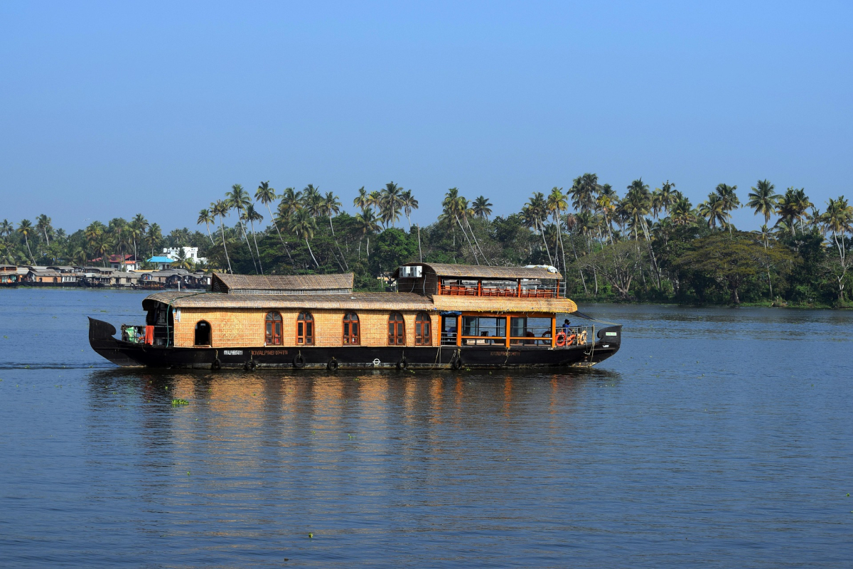 KOCHI MUNNAR ALLEPPEY